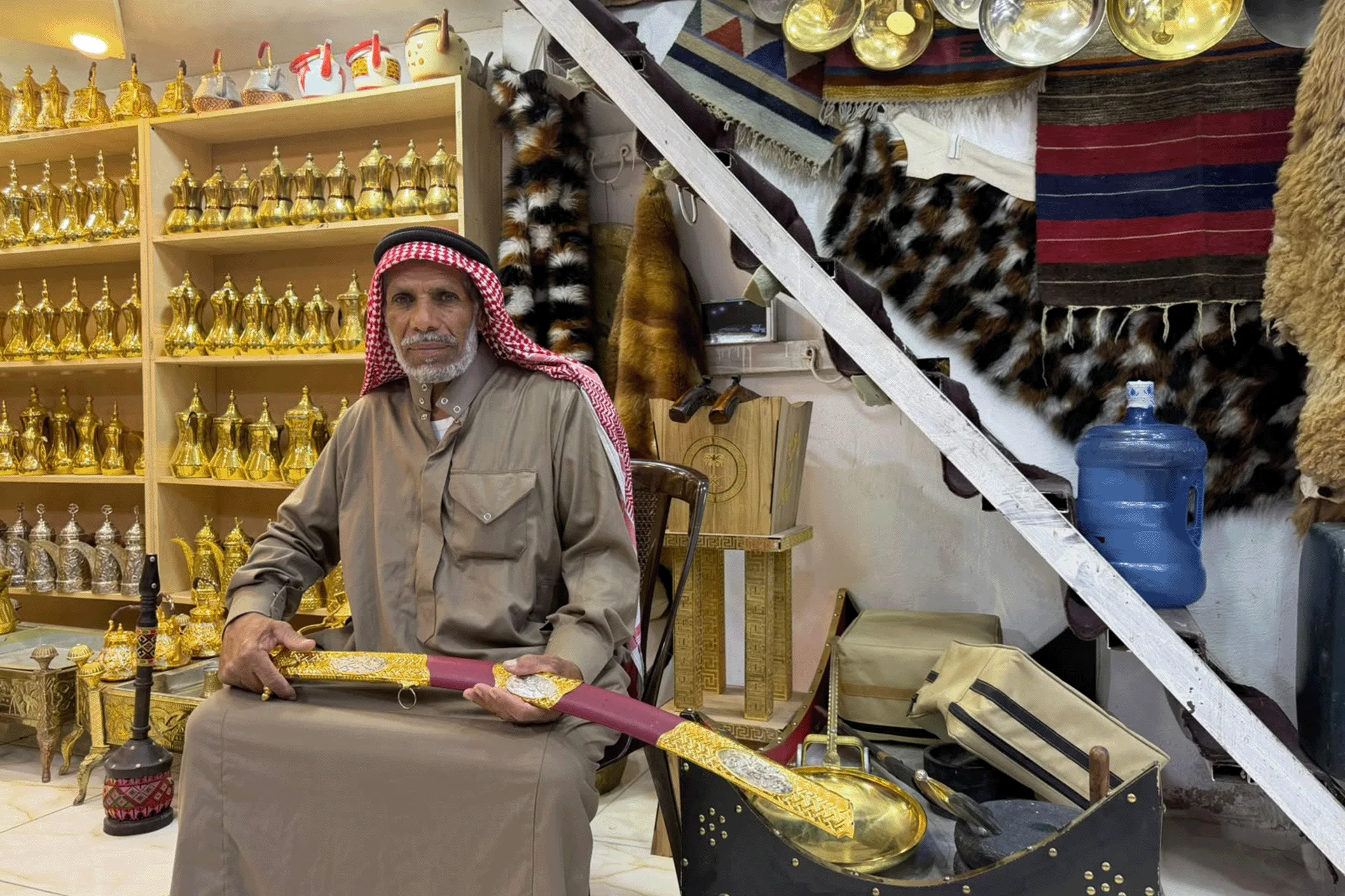 شارع البدو في المفرق يحتفظ بذاكرة البادية رغم تراجع تجارته