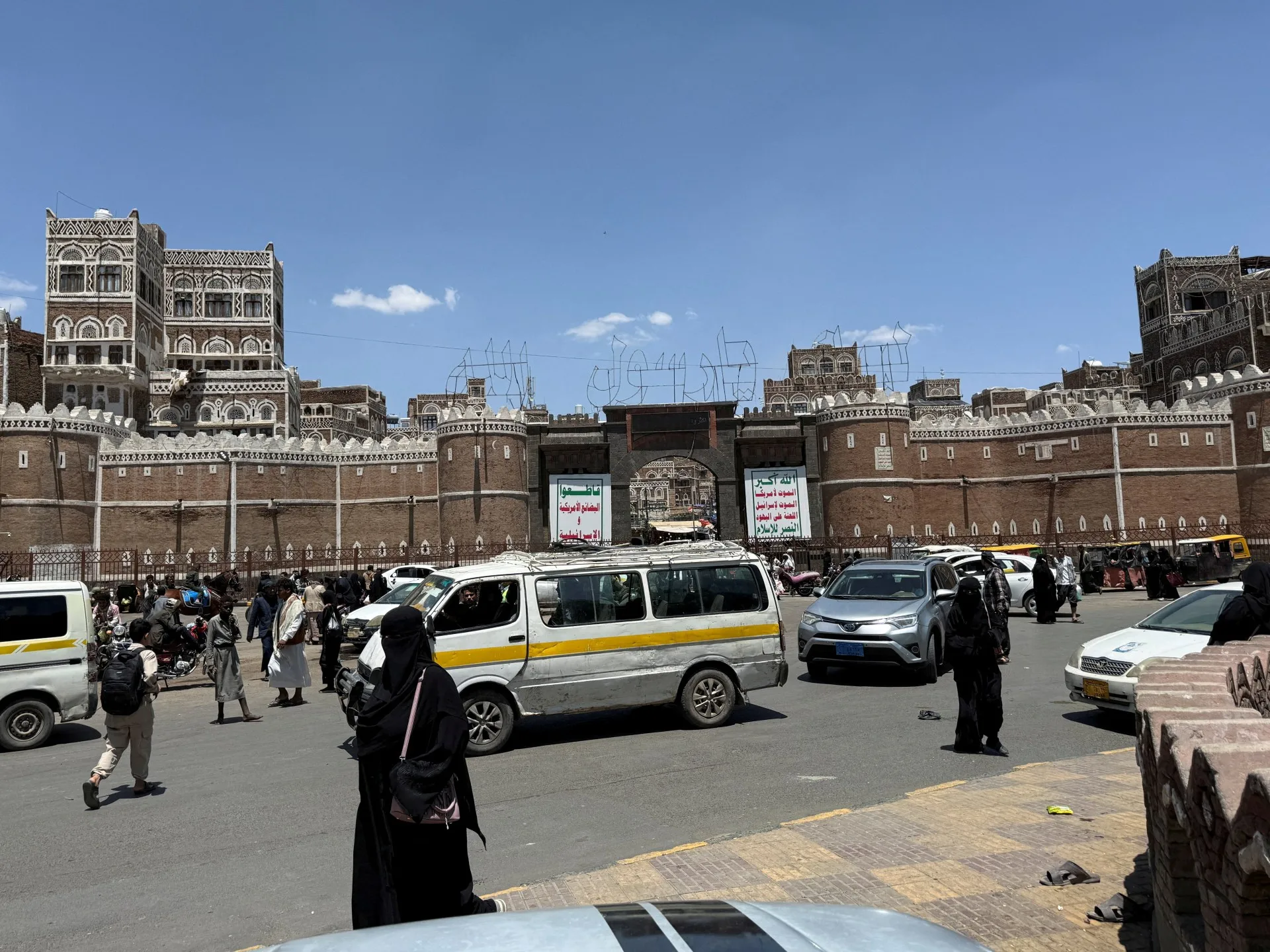 ذكرى سيطرة الحوثيين على صنعاء تحل وسط معارك متعددة الجبهات