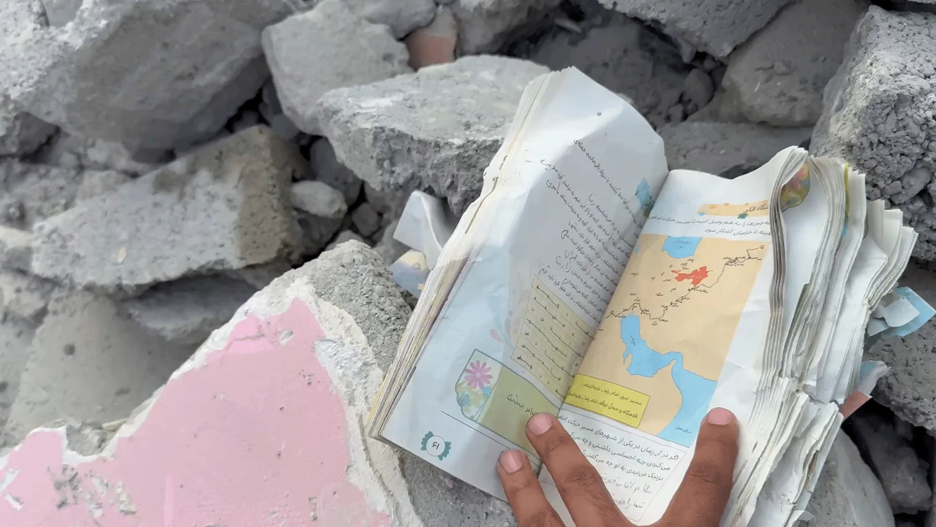 16.5 مليون طالب في إيران يبدأون الدراسة وسط مخاوف الحرب والغلاء